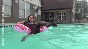 jezzies-first-wetlook-falls-in-the-pool_