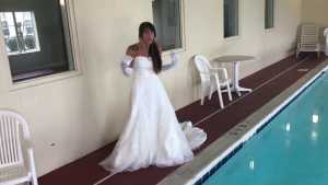 wet-wedding-bride-falls-in-the-pool_1.jp